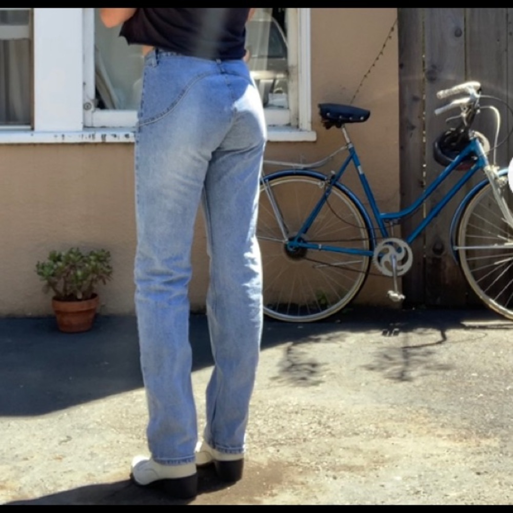 J. Galt Mid rise boot cut jeans|back detail with no back pockets| fits like a 26